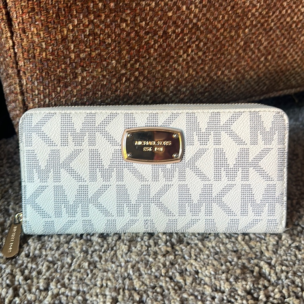 Michael kors wallet